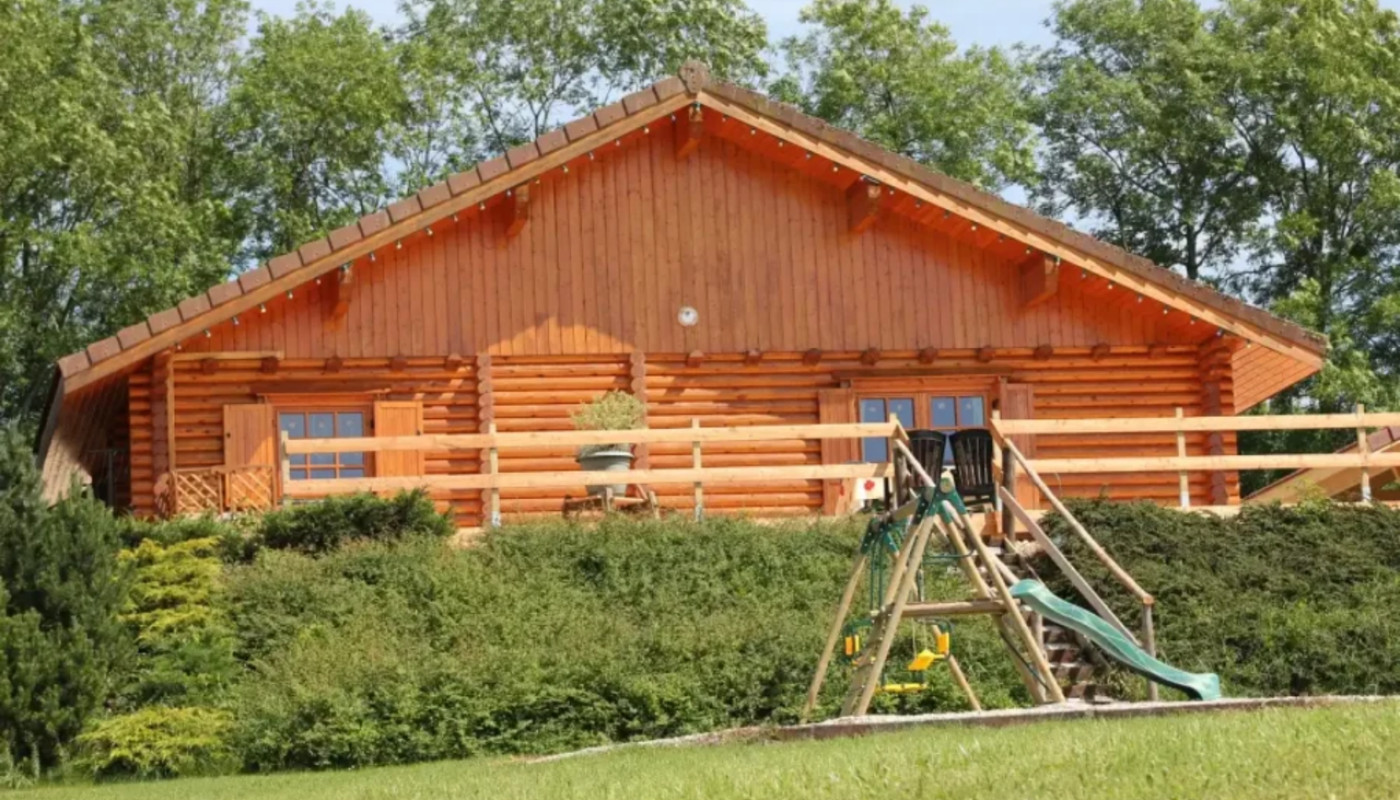 Vacances de Pâques 2026 : choisissez l’authenticité avec cette location de chalet dans le Jura !